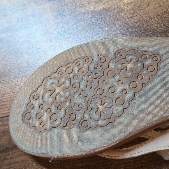Not Rated Silvery Thong Sandals with Floral Detailed Beaded Embellishments - Picture 10 of 11